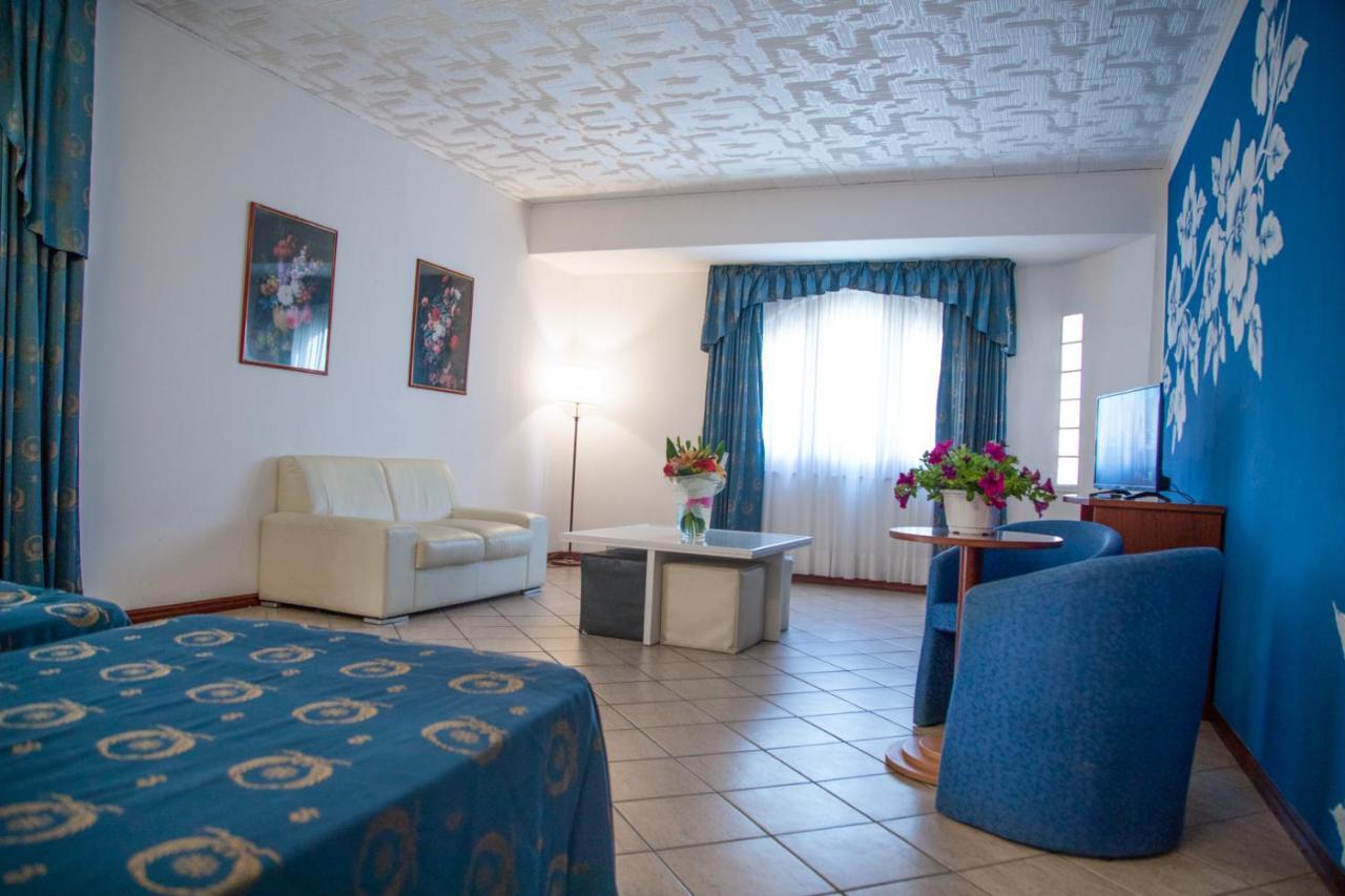 Assinos Palace Hotel Giardini Naxos Exterior foto